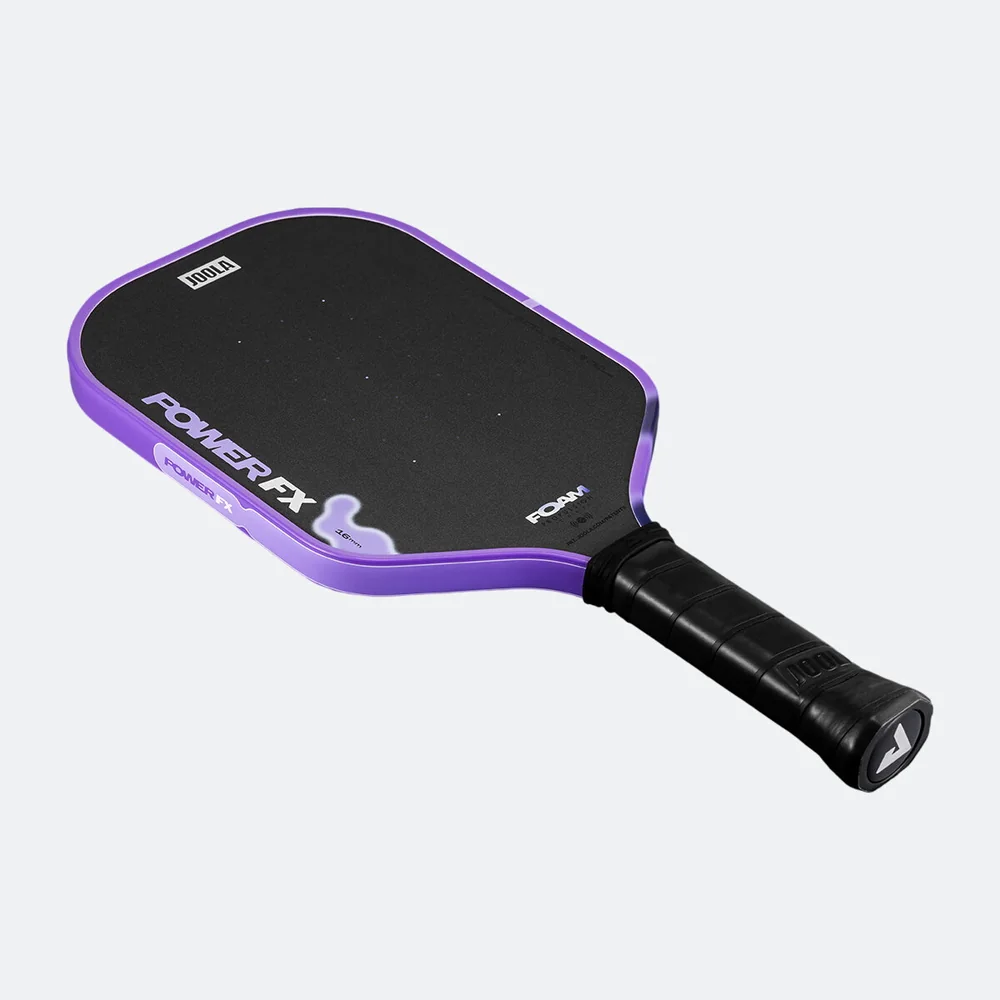 Vợt Power FX Mischief đặt nằm nghiêng, mặt vợt hướng lên