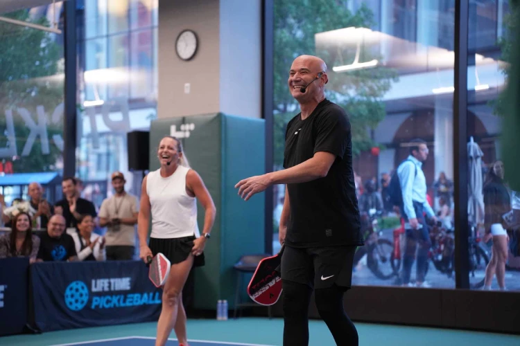 Andre Agassi là cựu vận động viên quần vợt số 1 thế giới