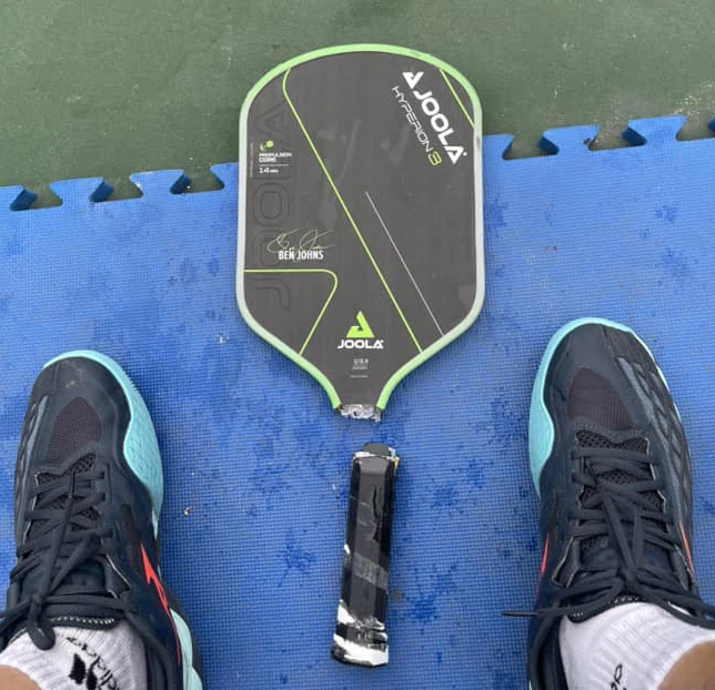 Vợt Joola Fake khi chơi bị gãy