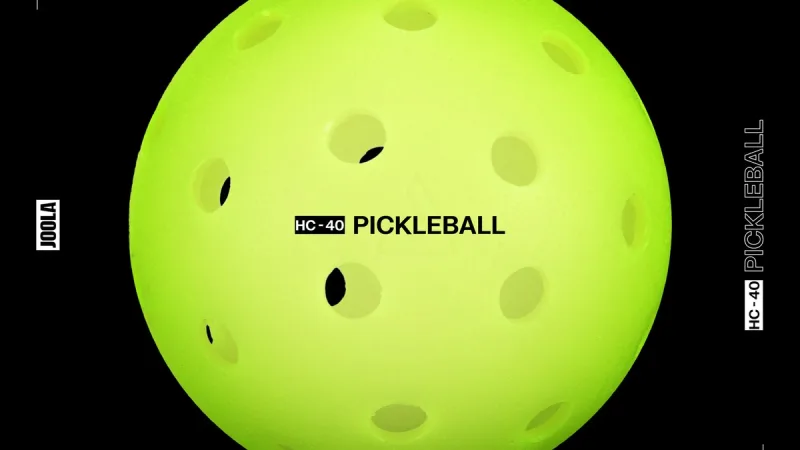 Chọn bóng pickleball: trong nhà hay ngoài trời, 26 lỗ hay 40 lỗ