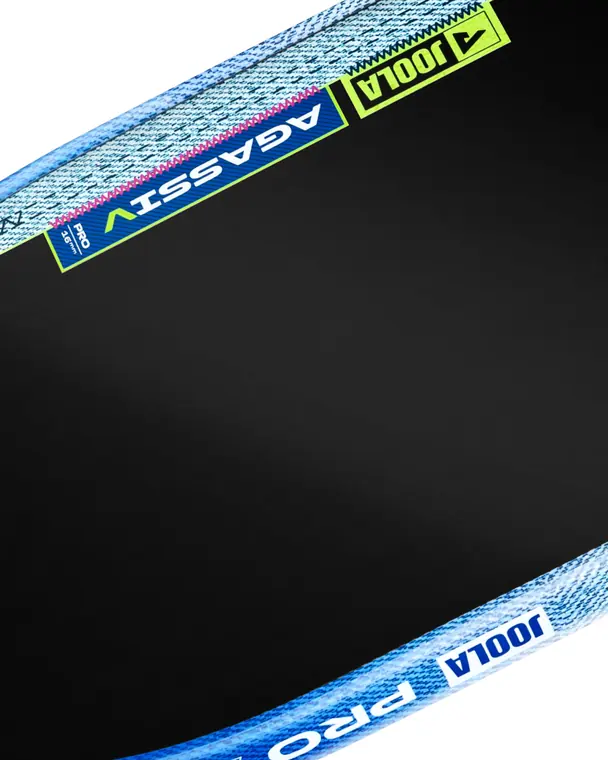 Cận cảnh mặt vợt dòng Agassi Pro V với bề mặt sợi carbon có kết cấu