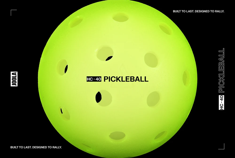 Quả bóng pickleball JOOLA HC-40 màu xanh neon nhìn rõ 40 lỗ tròn