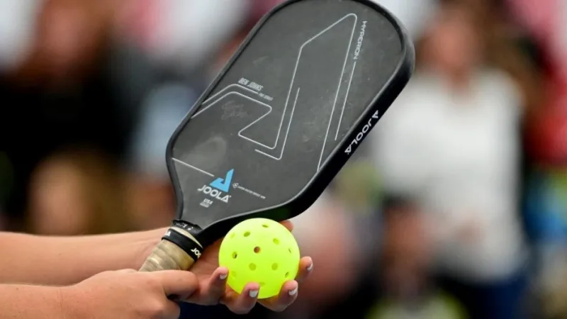 Cách cầm vợt pickleball để đánh hiệu quả và những lỗi phổ biến