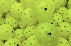 Kinh nghiệm lựa chọn bóng pickleball chất lượng chính hãng giá tốt
