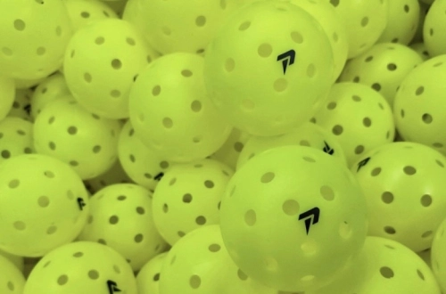 Kinh nghiệm lựa chọn bóng pickleball chất lượng chính hãng giá tốt