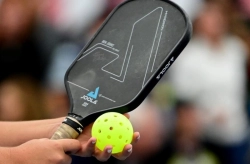 Cách cầm vợt pickleball để đánh hiệu quả và những lỗi phổ biến